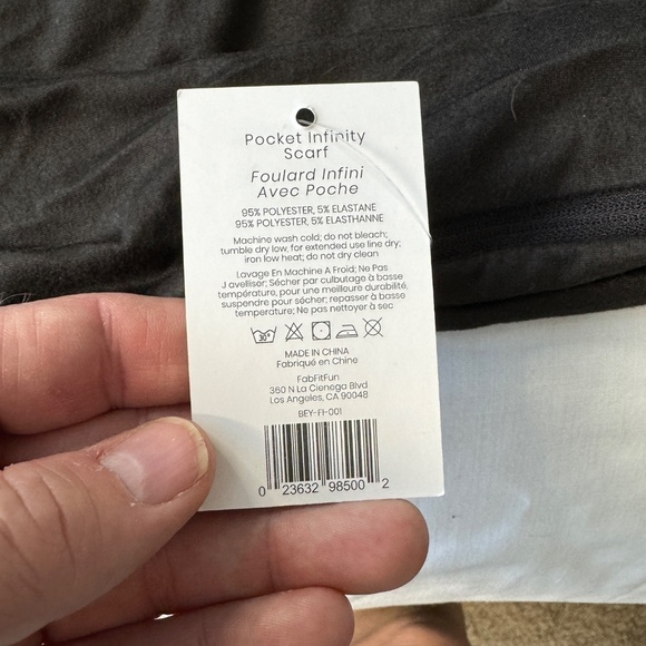 Beyond Yoga Infinity Scarf Zip Up Pocket Dark‎ Charcoal One Size NEW WITH TAGS - Picture 4 of 8